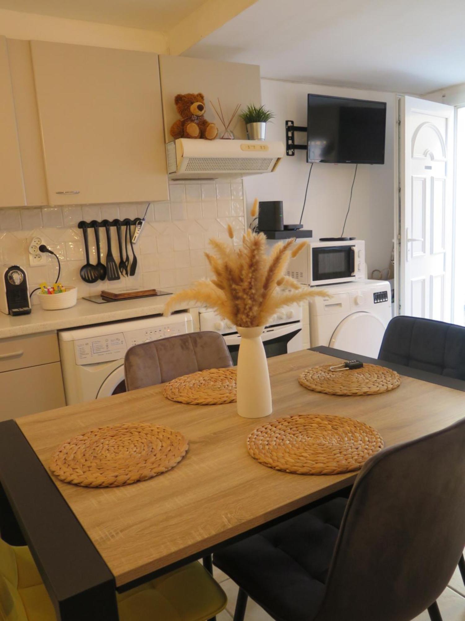 Maison De Village A 35 M Du Bord De Mer Марсилия Екстериор снимка